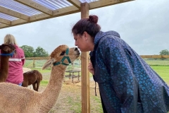debbie-kissing-pip